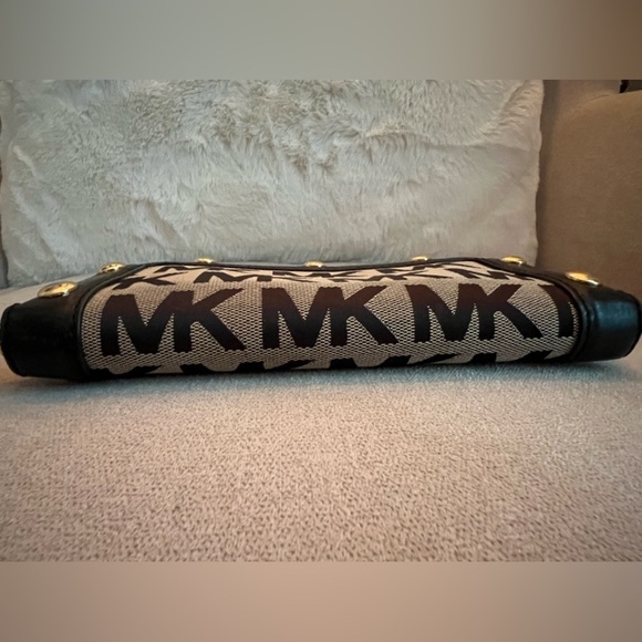 Pre-Owned Michael Kors Delancy Black Monogram Continental Wallet. - Picture 3 of 9